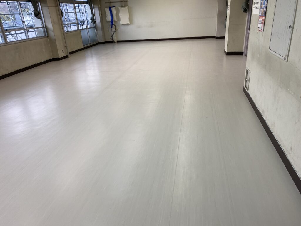 高校教室の床工事をご紹介！