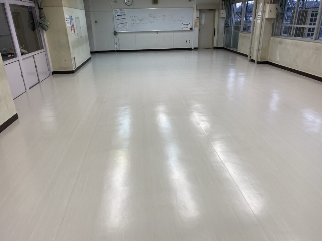 高校教室の床工事をご紹介！