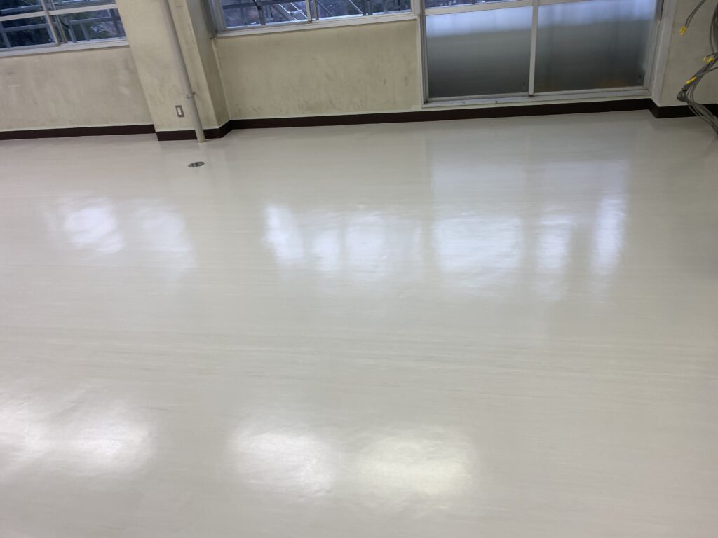 高校教室の床工事をご紹介！